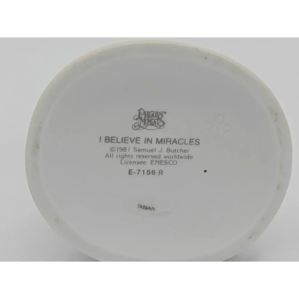 Precious Moments E 7156 R I Believe In Miracles Enesco Porcelain Figurine 1981